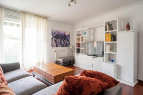 Chalet adosado con piscina, terraza y garaje en Castro Urdiales